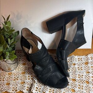 Naturalizer 3.5” Black Velcro Strappy Heels